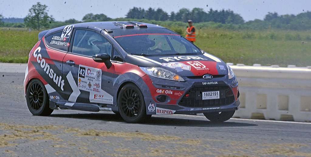 Joas Seidler og Johnni Bragenholdt Christensen er inde i en fase med fejlfinding på deres rallybil
